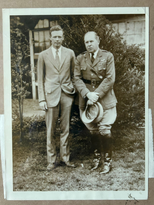 CHARLES LINDBERGH NEWS PHOTO WITH OFFICER PRIOR TO EXAMINATION NEWS PHOTO
