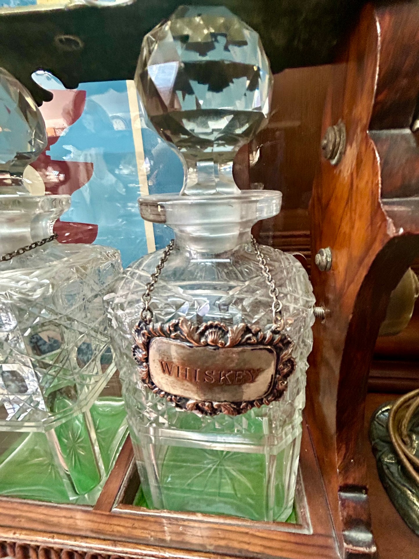 LIQUOR THREE DECANTER ANTIQUE LOCKING TANTALUS OR CADDY