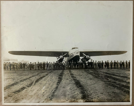 FOKKER F-32 GIANT AIRLINER WITH 72 PEOPLE STANDING UNDER THE WINGS IN 1929