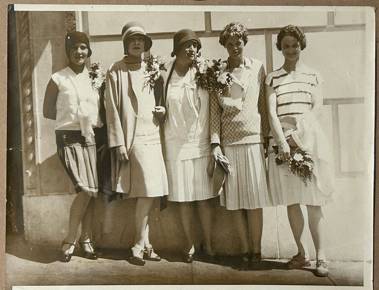 AMELIA EARHART AND FOUR OTHER FEMALE AVIATORS IN GROUP NEWS PHOTO