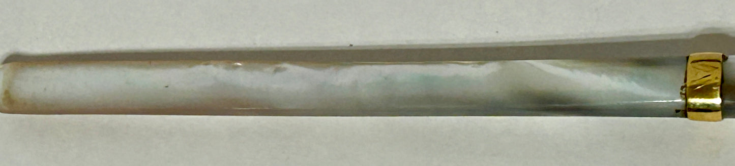 ANTIQUE MOTHER OF PEARL CIGARETTE HOLDER