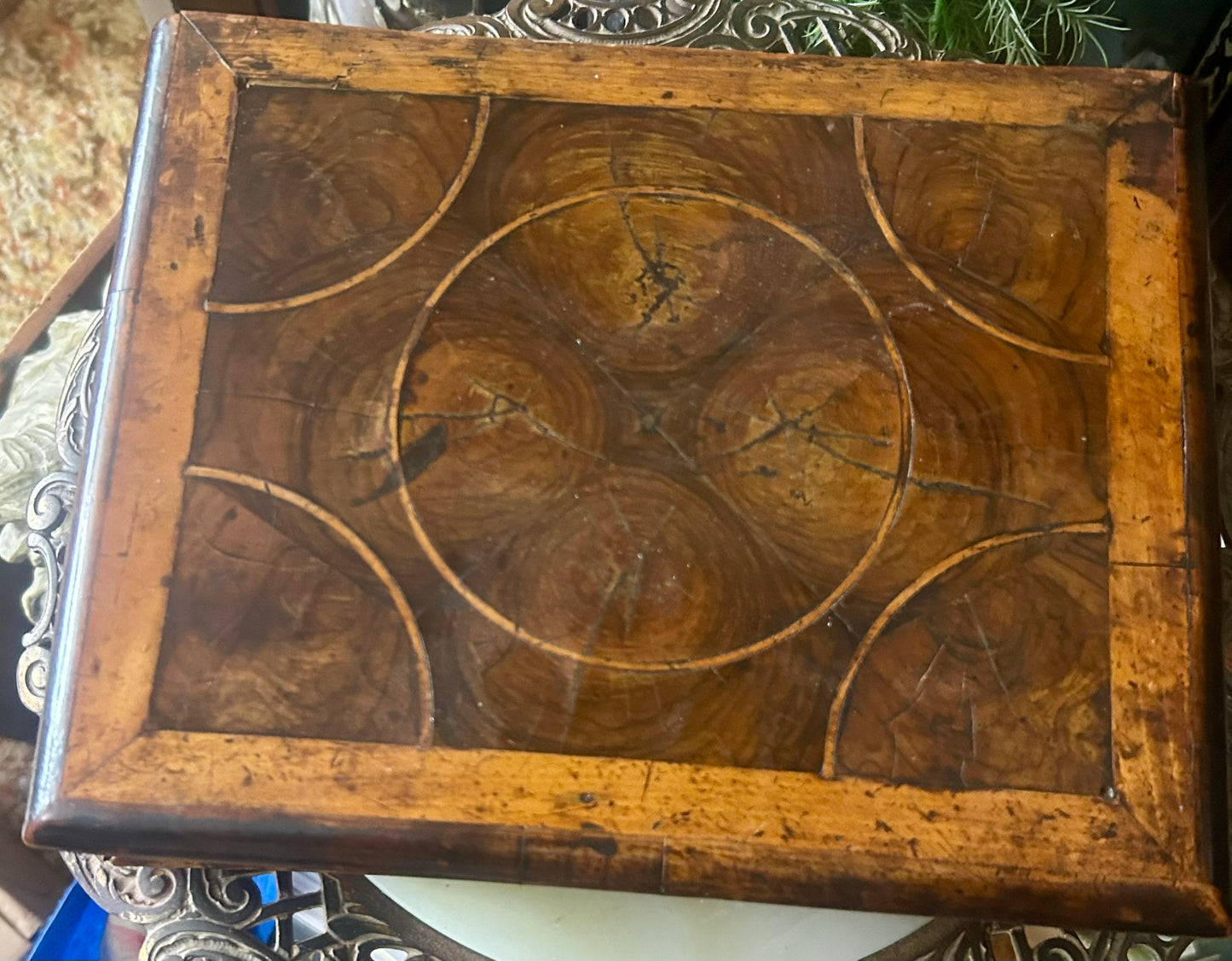 OYSTERWOOD LACE BOX CIRCA 1700