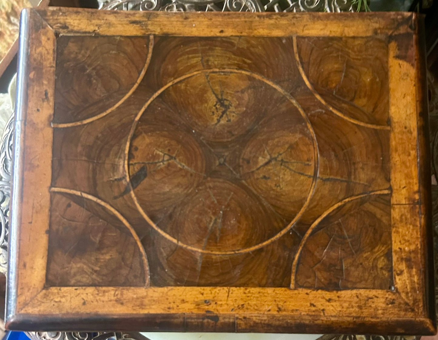 OYSTERWOOD LACE BOX CIRCA 1700