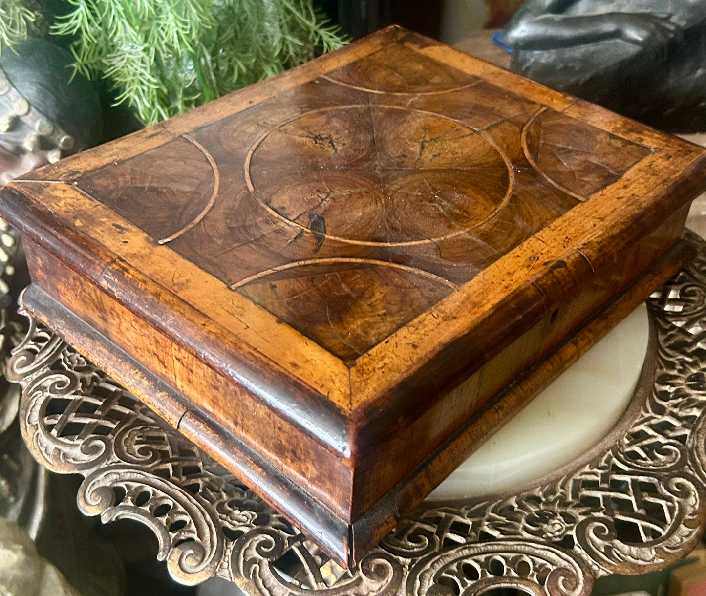 OYSTERWOOD LACE BOX CIRCA 1700