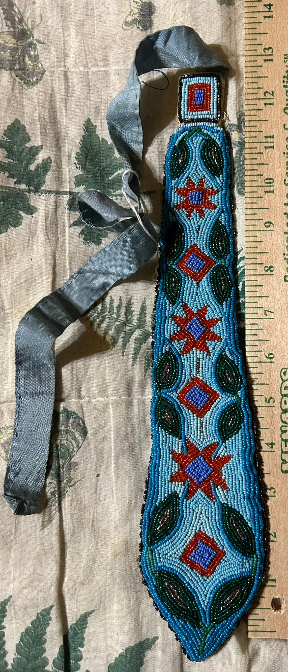 NATIVE AMERICAN BEADED TIE CIRCA 1910