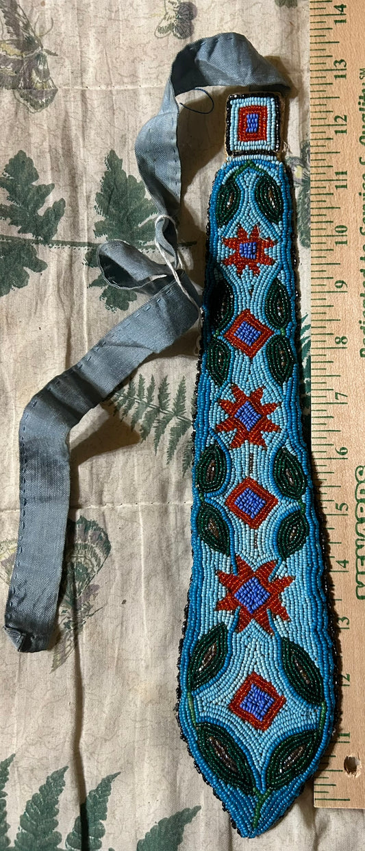 NATIVE AMERICAN BEADED TIE CIRCA 1910