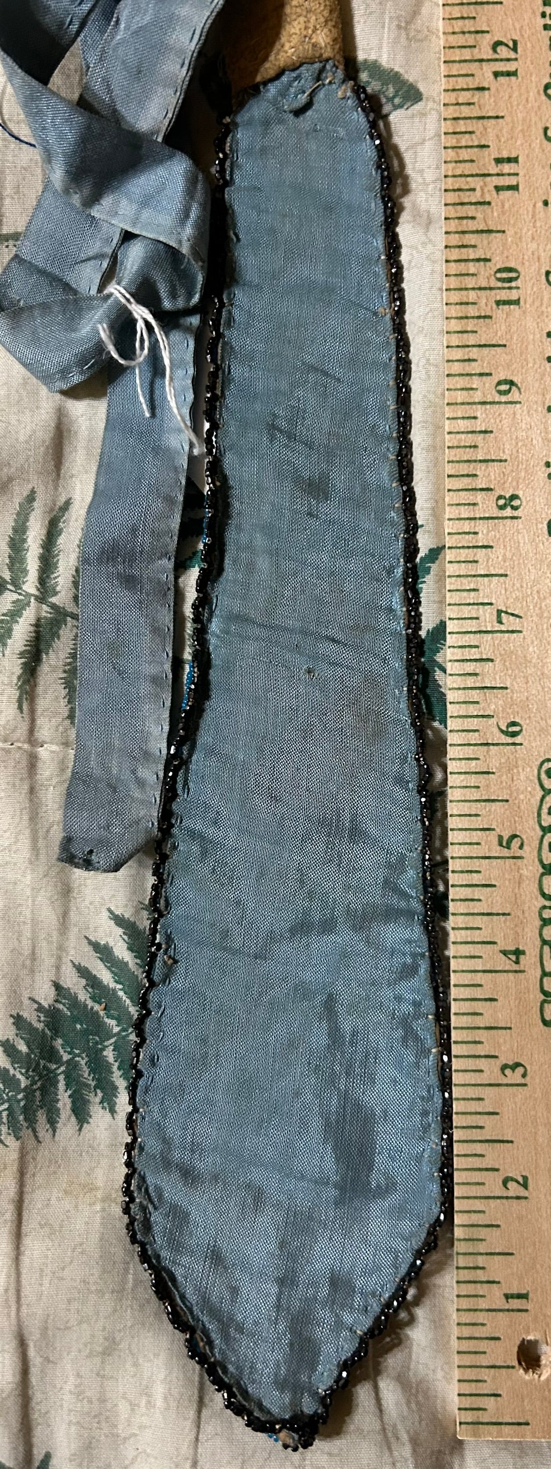 NATIVE AMERICAN BEADED TIE CIRCA 1910