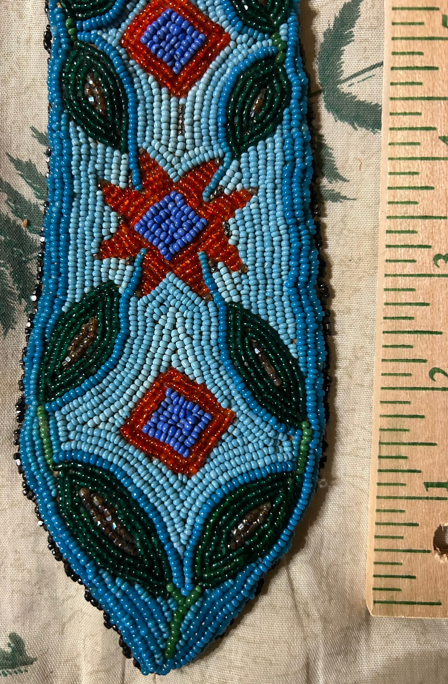 NATIVE AMERICAN BEADED TIE CIRCA 1910