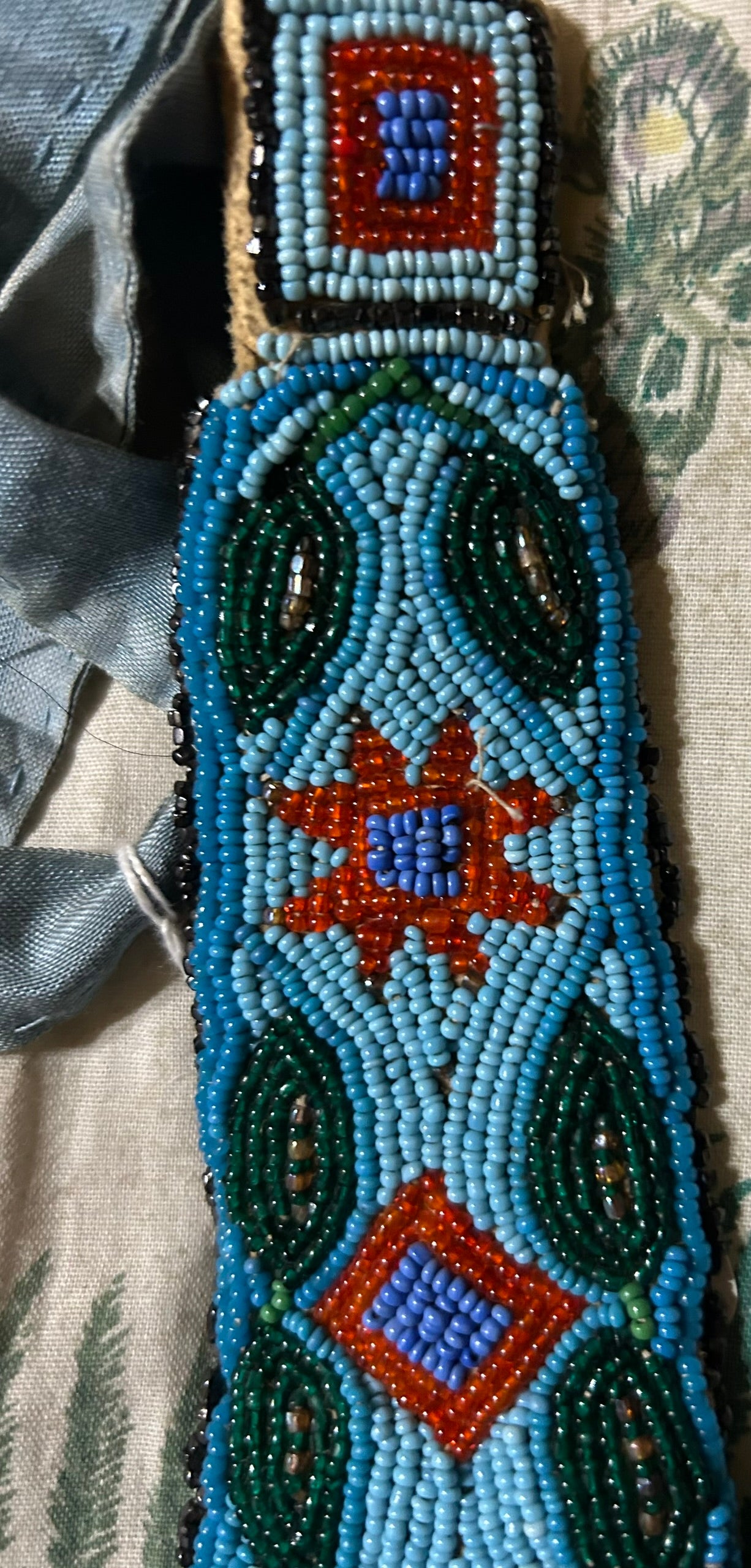 NATIVE AMERICAN BEADED TIE CIRCA 1910