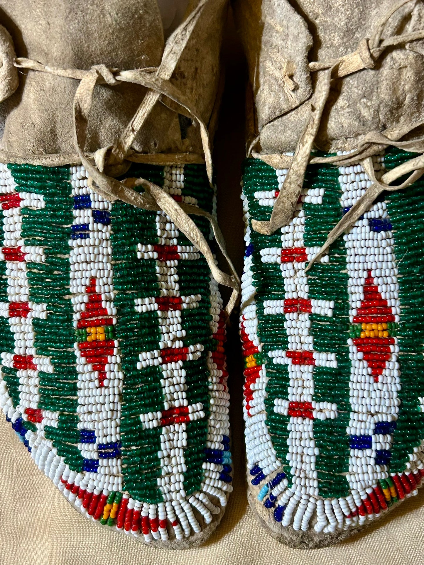 NATIVE AMERICAN SIOUX MOCCASINS 1890'S