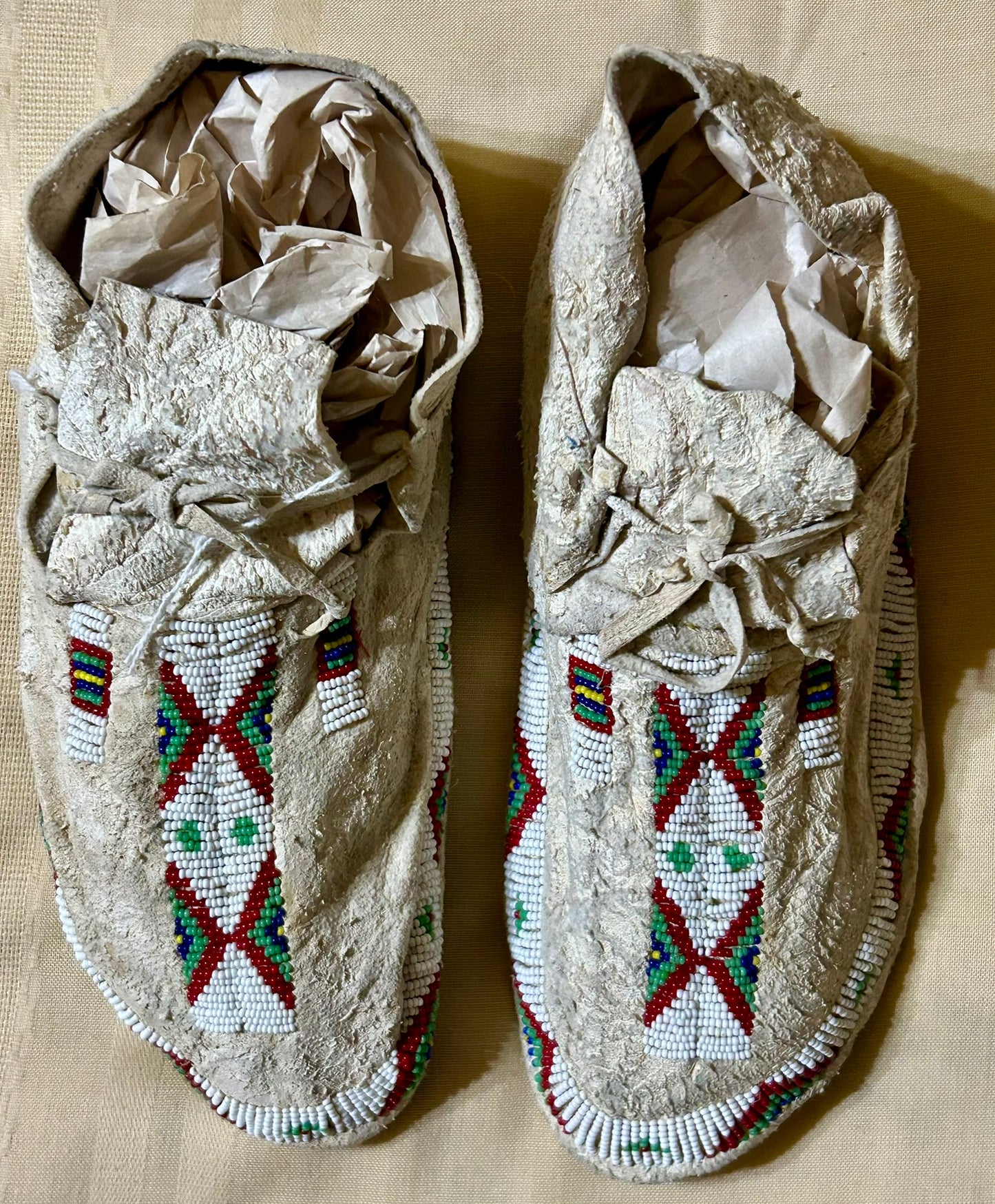 NATIVE AMERICAN SINEW BEADED MOCCASINS