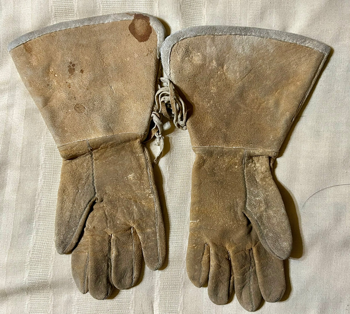 NATIVE AMERICAN BEADED FLORAL GAUNTLET GLOVES