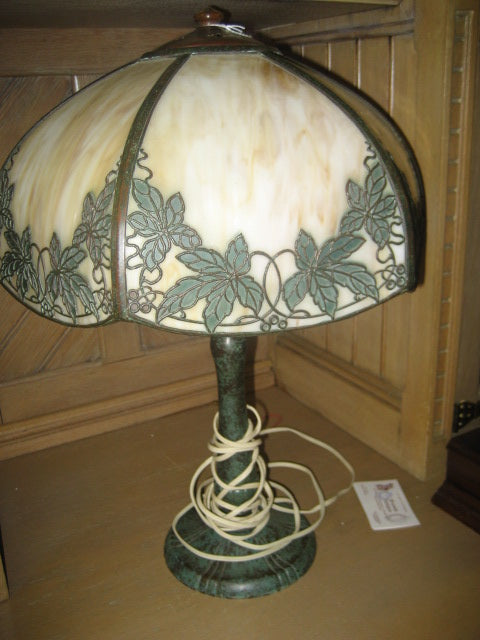 HANDEL TABLE LAMP WITH LEAF DESIGN OVERLAY SLAG