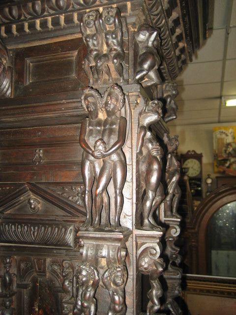 HAND CARVED ANTIQUE 17TH T0 18TH CENTURY CABINET