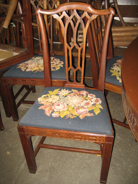 ANTIQUE LARGE ROUND MAHOGANY DINING TABLE WITH SIX LARGE LEAVES AND EIGHT CHAIRS