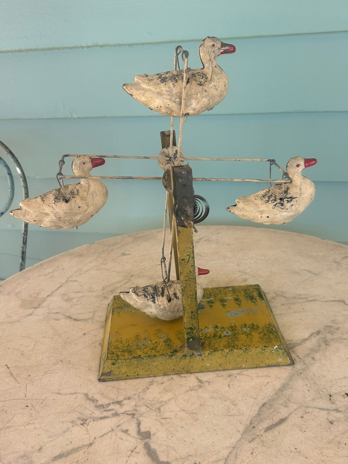 ANTIQUE REVOLVING DUCKS EARLY 1900'S TIN TOY WIND UP