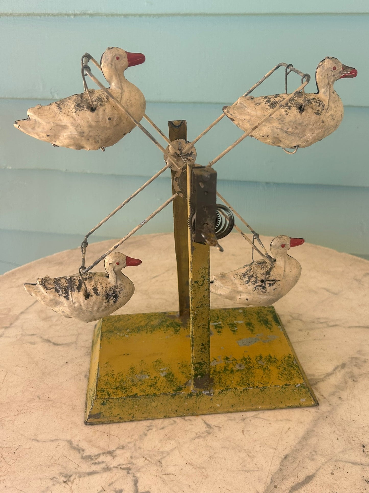 ANTIQUE REVOLVING DUCKS EARLY 1900'S TIN TOY WIND UP