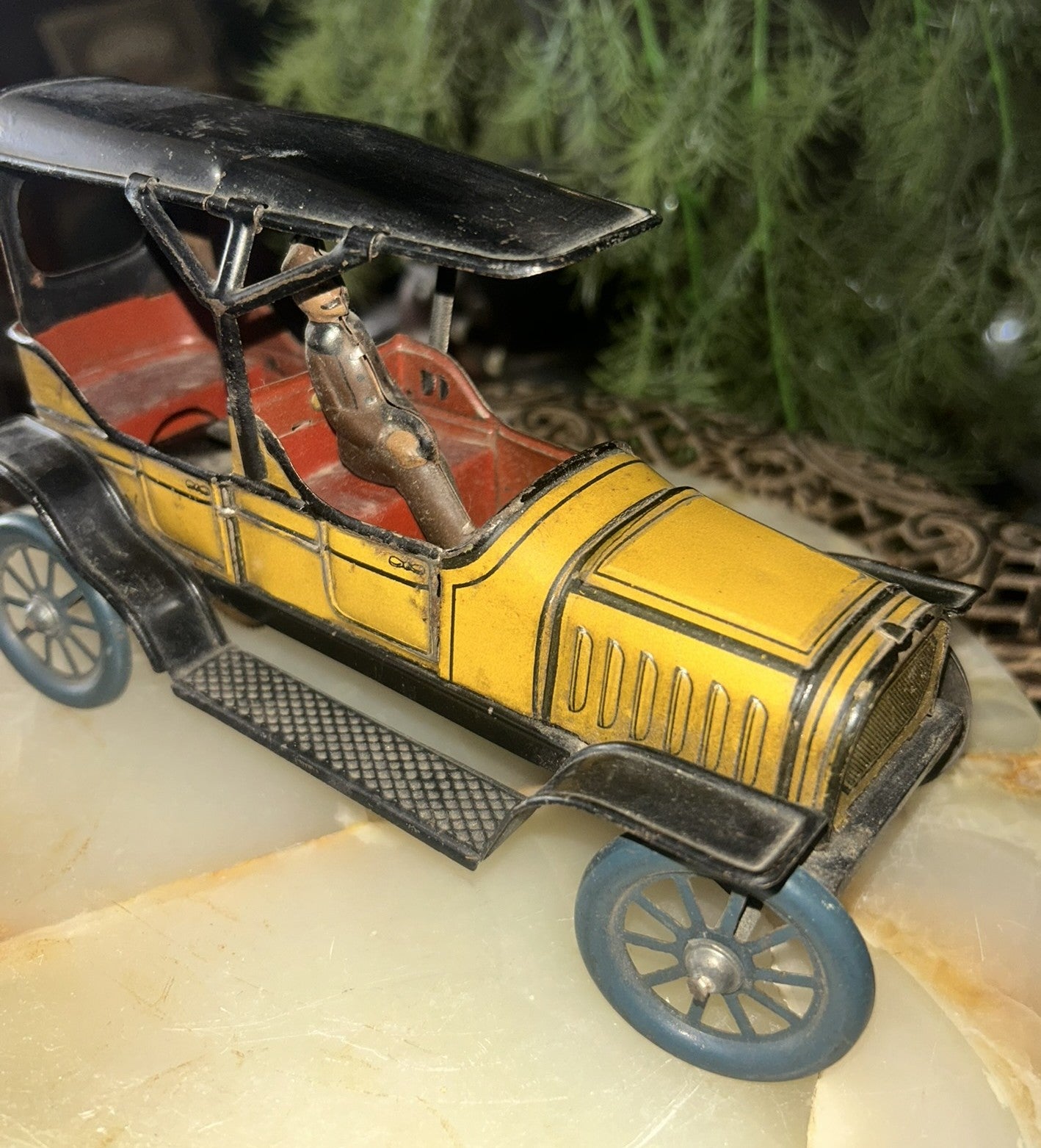 ANTIQUE WIND UP TIN TOY BING CAR