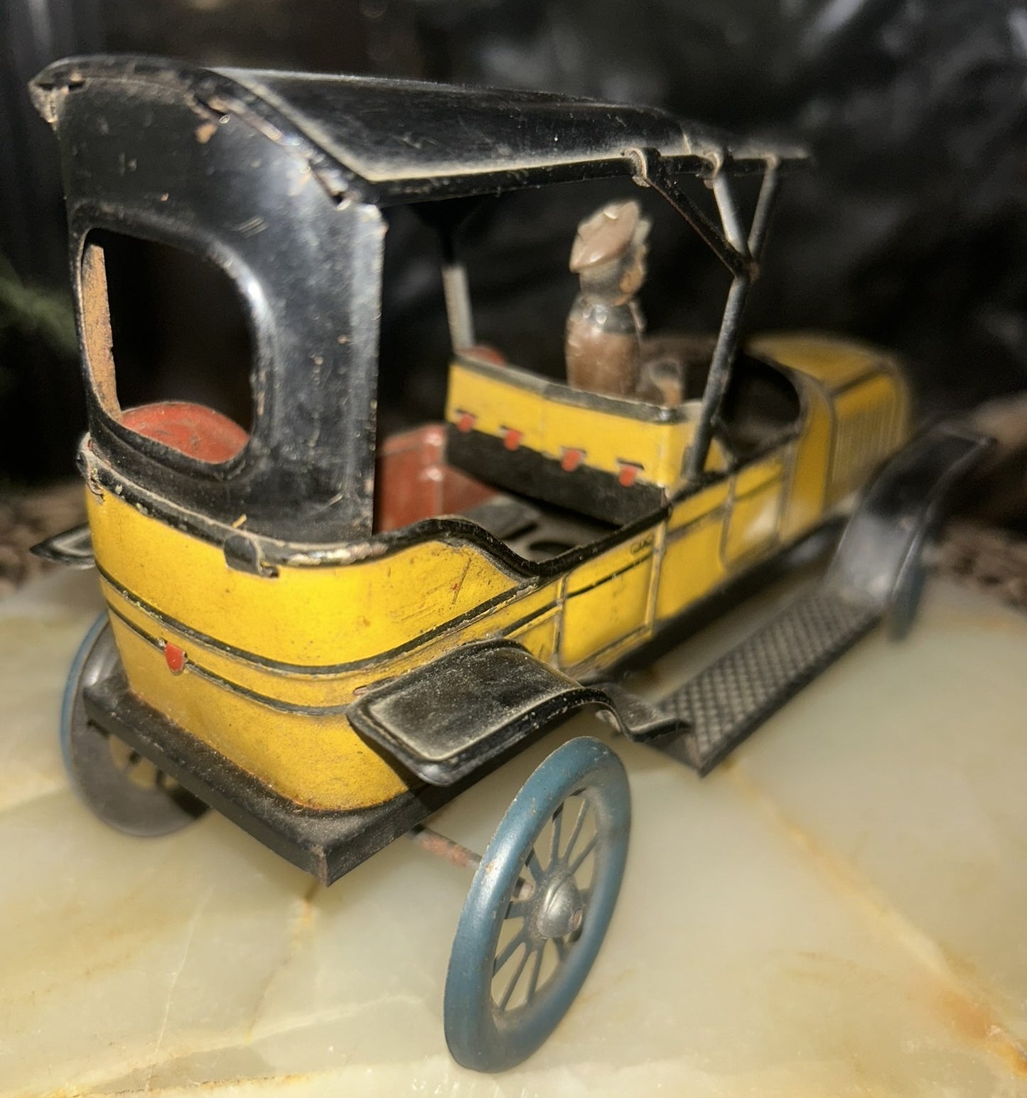 ANTIQUE WIND UP TIN TOY BING CAR