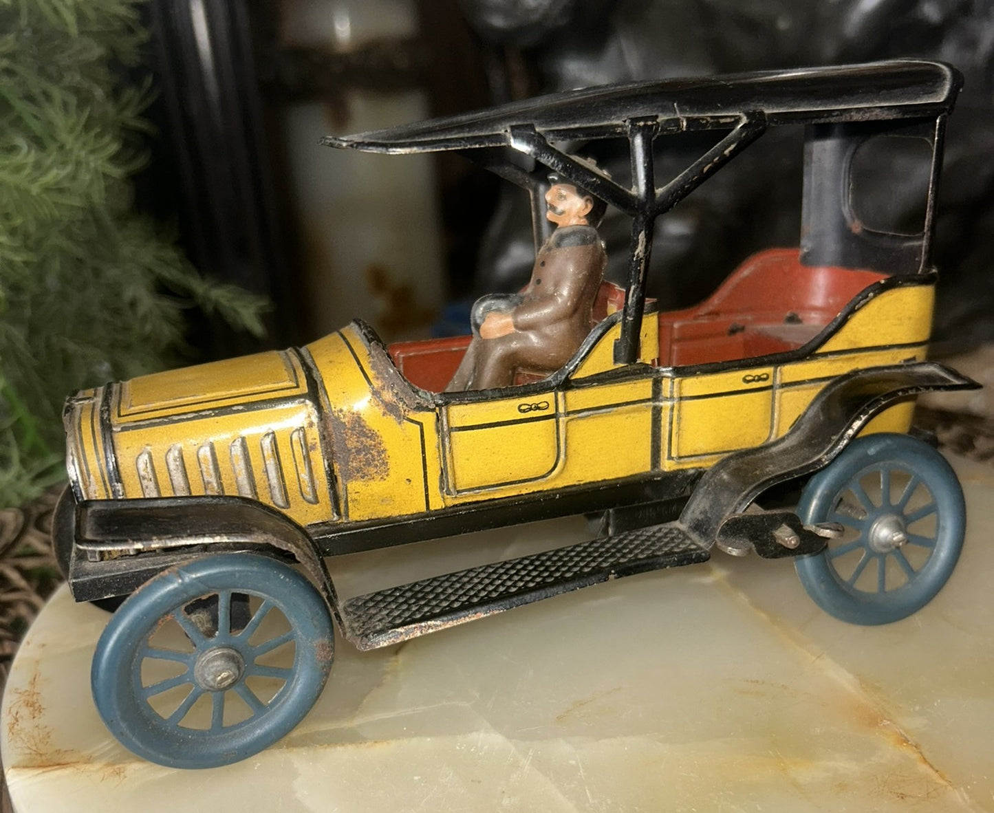 ANTIQUE WIND UP TIN TOY BING CAR