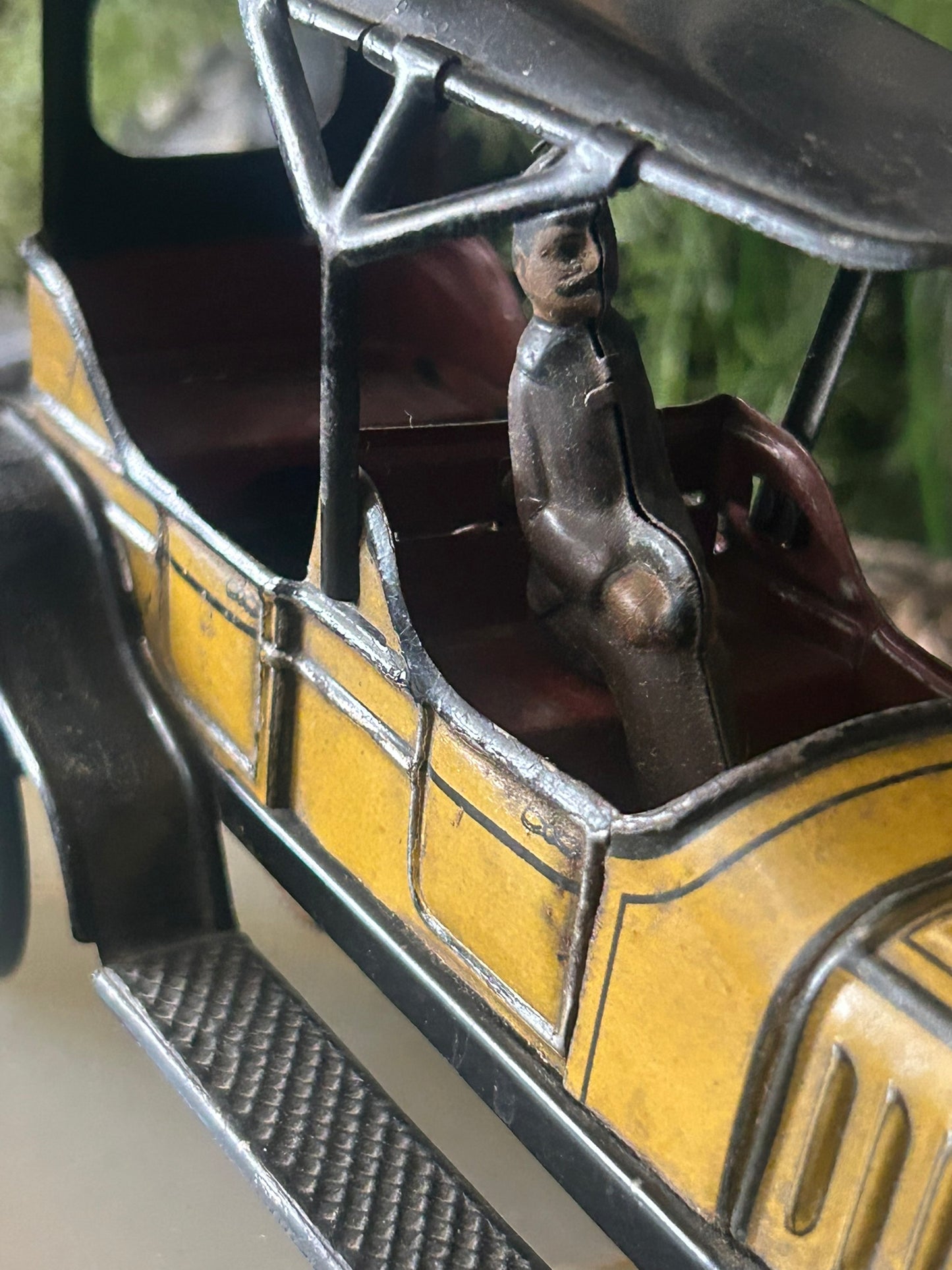 ANTIQUE WIND UP TIN TOY BING CAR