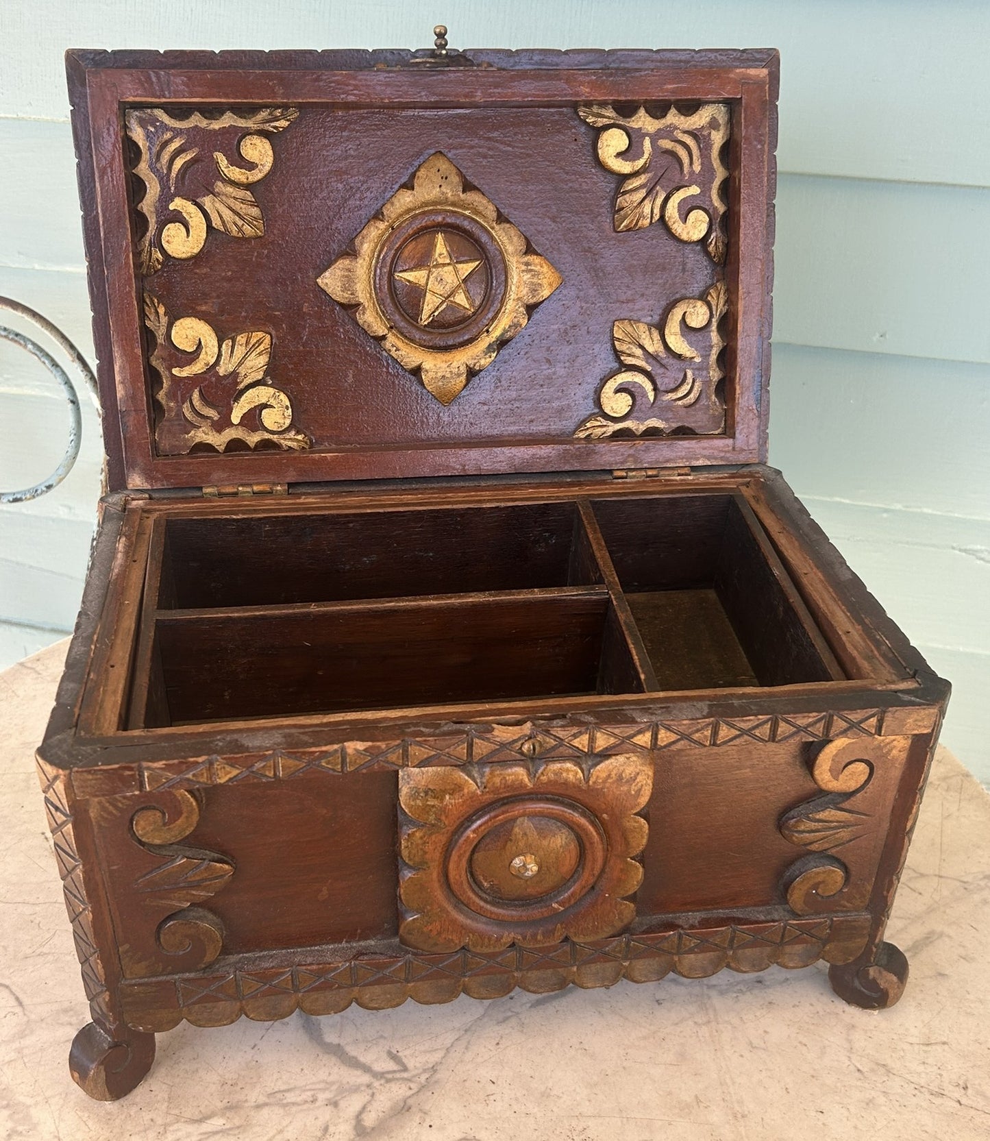 ANTIQUE FOLK ART DECORATED WOOD BOX