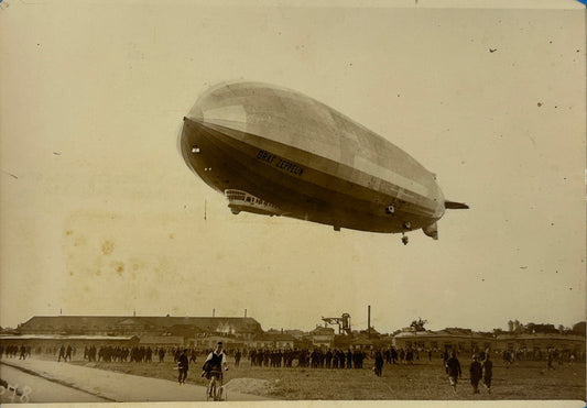 PHOTO 1929 OF GRAF ZEPPELIN BLIMP
