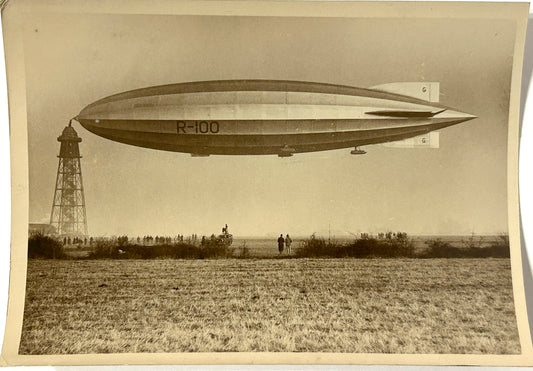 NEWS PHOTOGRAPH CIRCA 1930 OF BRITISH AIRSHIP R.100