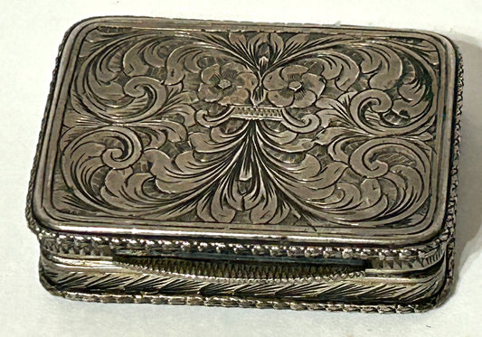 ANTIQUE SMALL 800 SILVER FANCY ENGRAVED SNUFF BOX