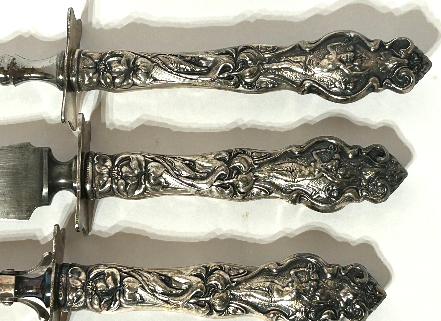 STERLING HANDLE WALLACE IRIAN PATTERN CARVING SET