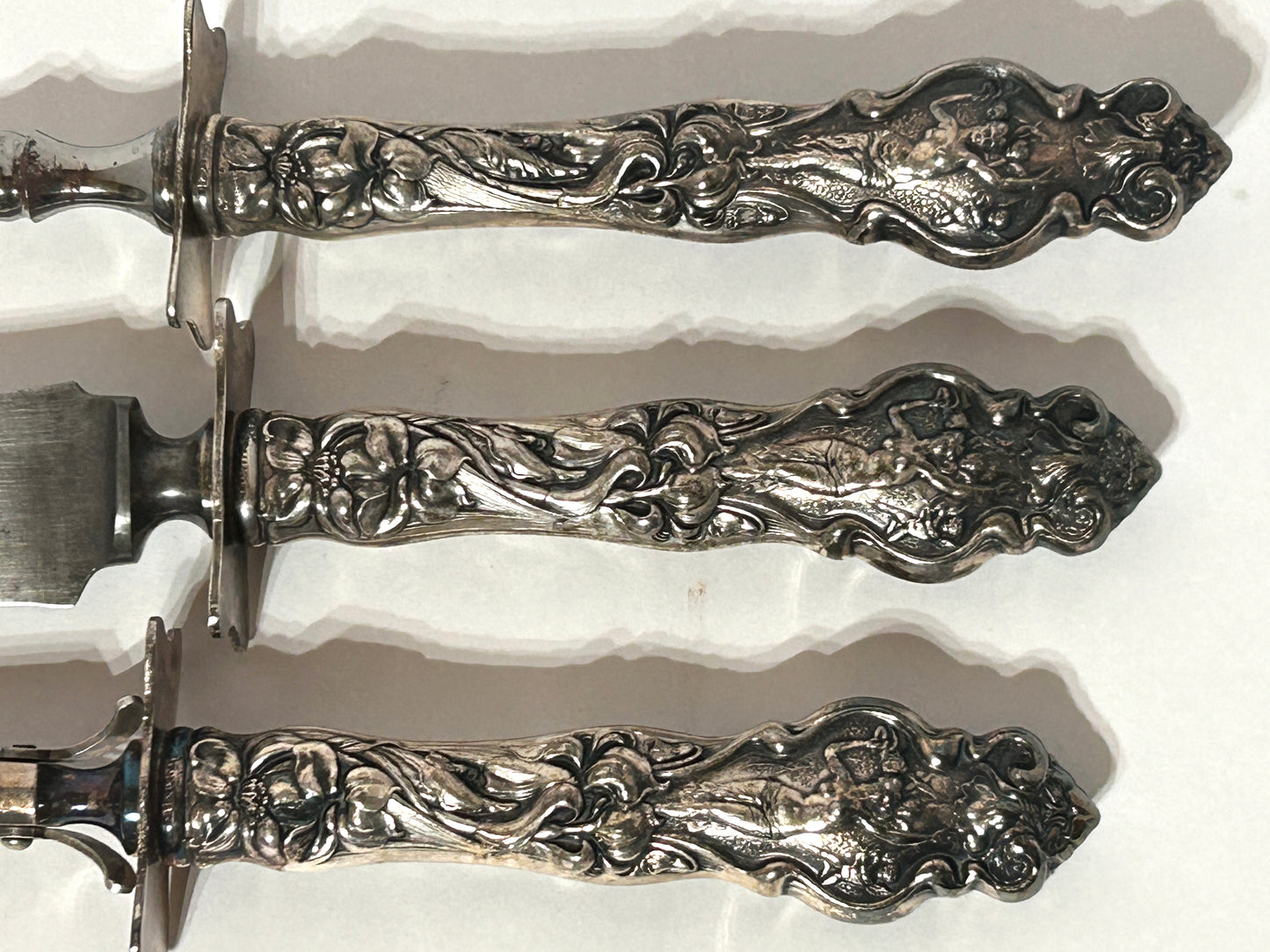 STERLING HANDLE WALLACE IRIAN PATTERN CARVING SET