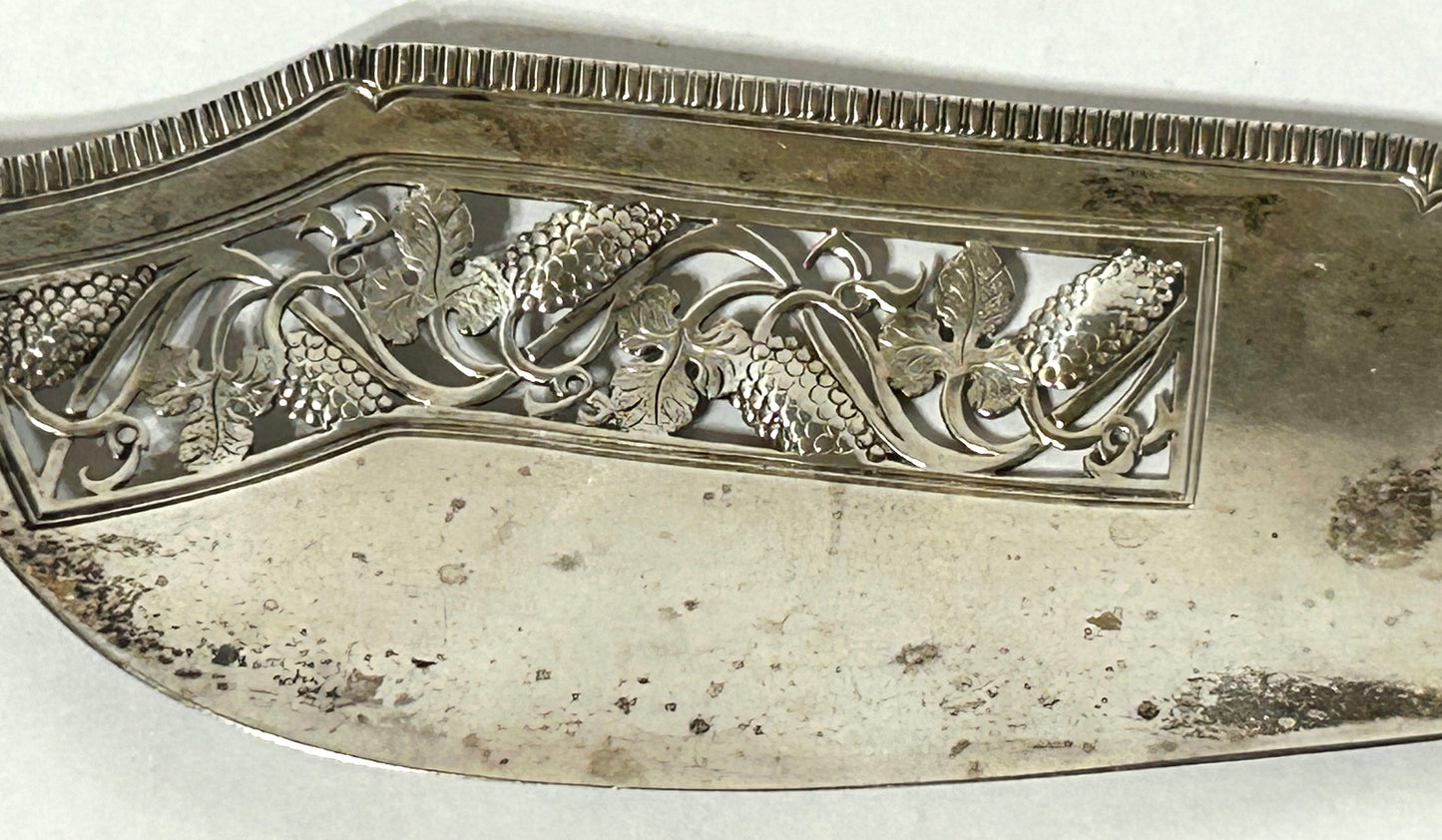 STERLING ANTIQUE FISH SERVER BY WILLIAM AND SAMUEL KNIGHT