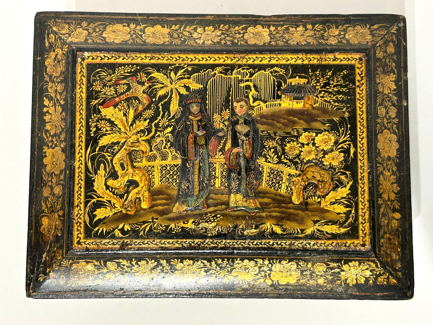 ANTIQUE CHINESE CHINOISERIE BOX