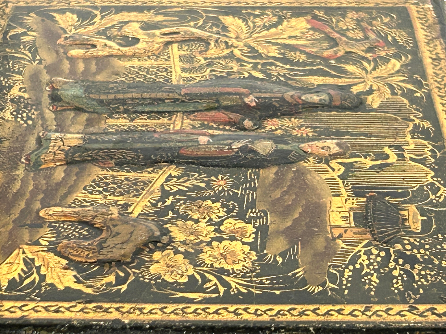 ANTIQUE CHINESE CHINOISERIE BOX