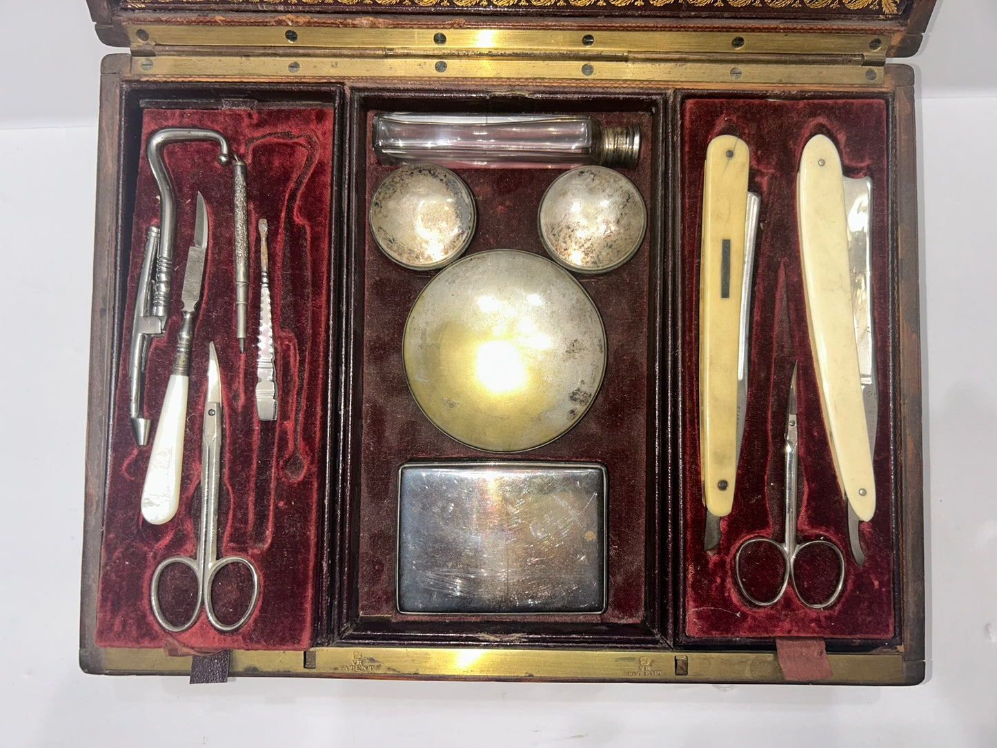 ANTIQUE BOXED GROOMING KIT