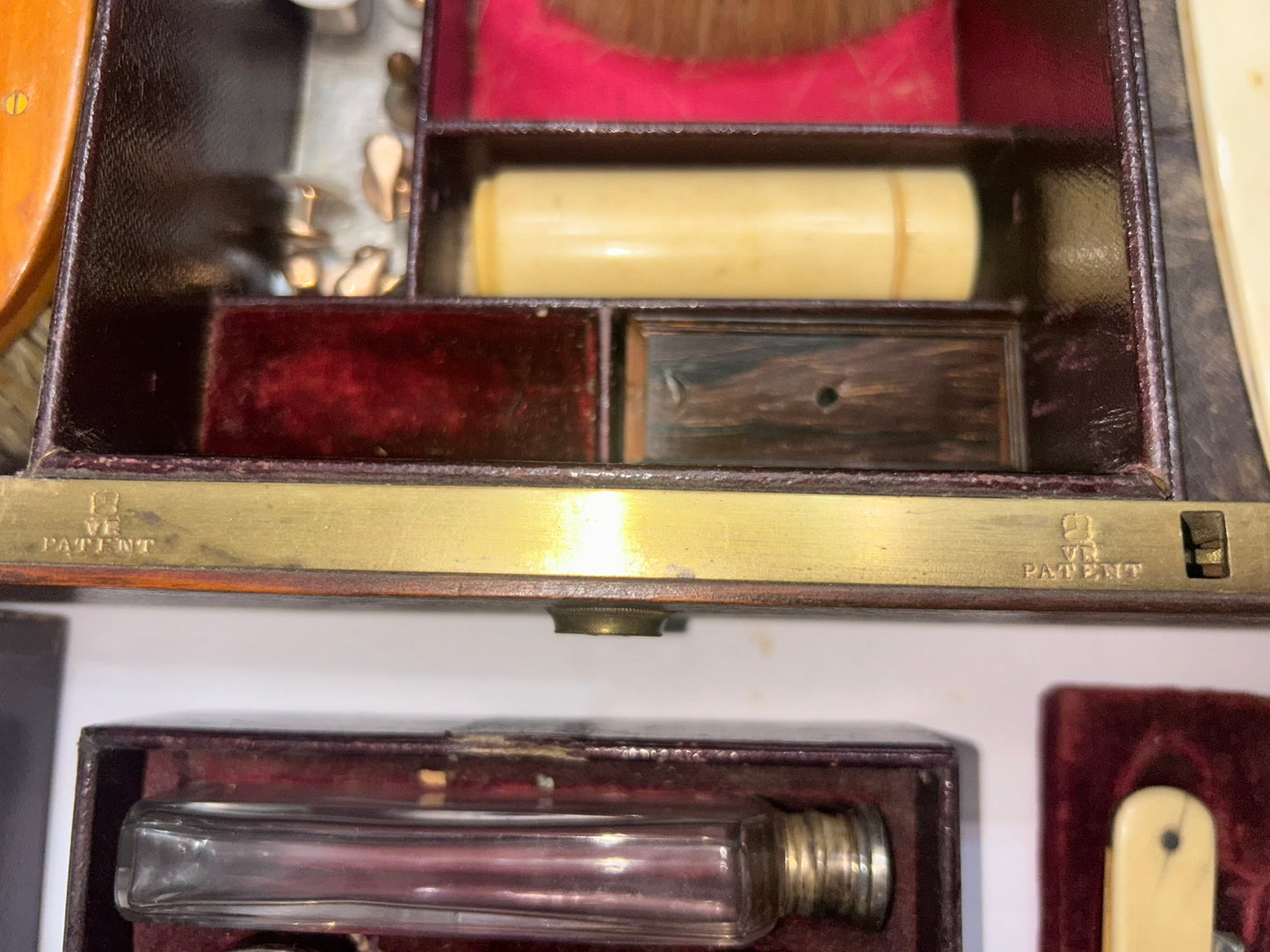 ANTIQUE BOXED GROOMING KIT