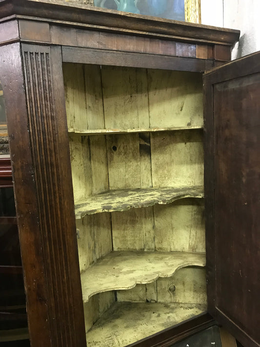 EARLY 1800's OAK HANGING CORNER CUPBOARD WITH PAINTED INSIDES