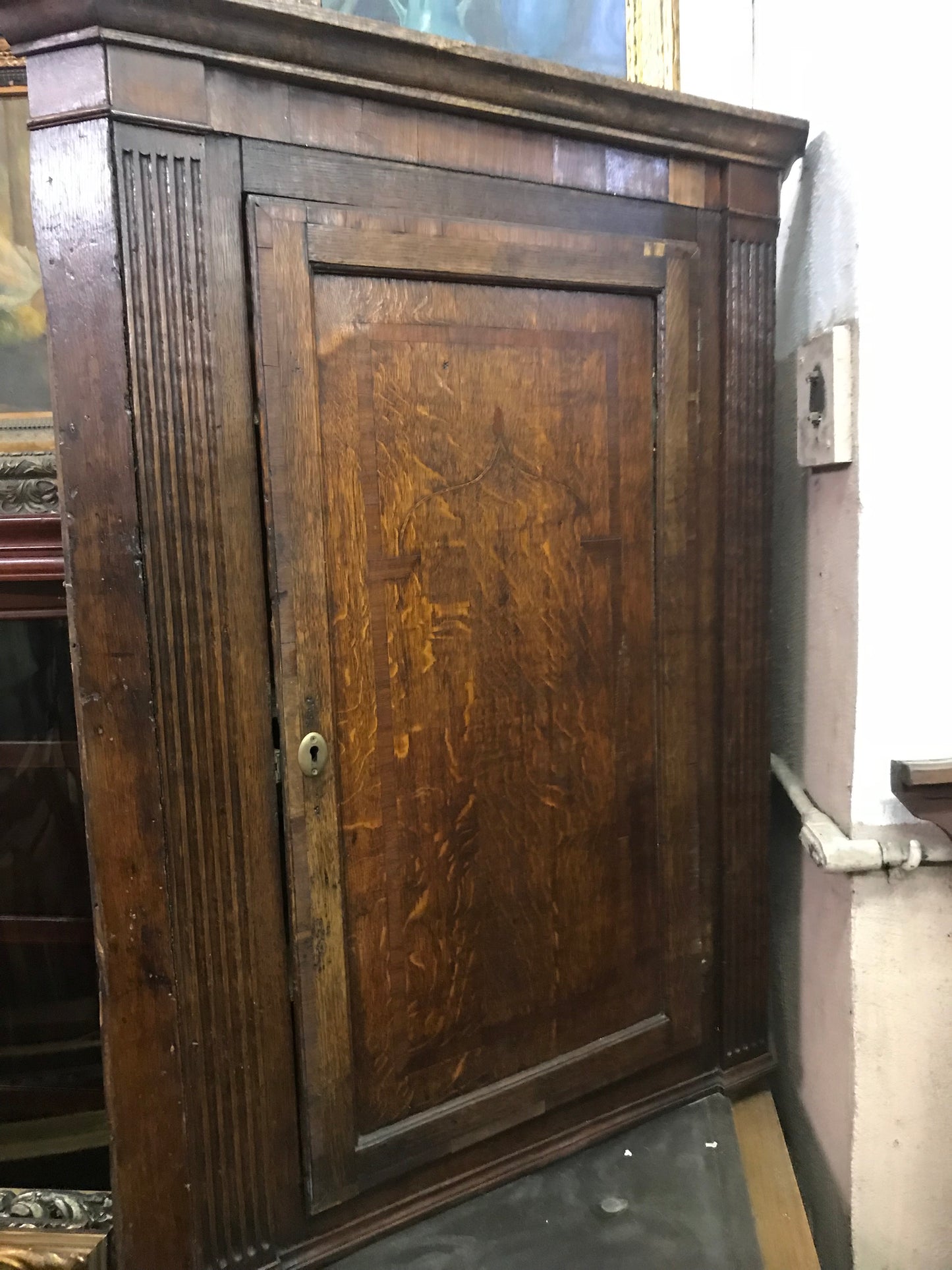 EARLY 1800's OAK HANGING CORNER CUPBOARD WITH PAINTED INSIDES