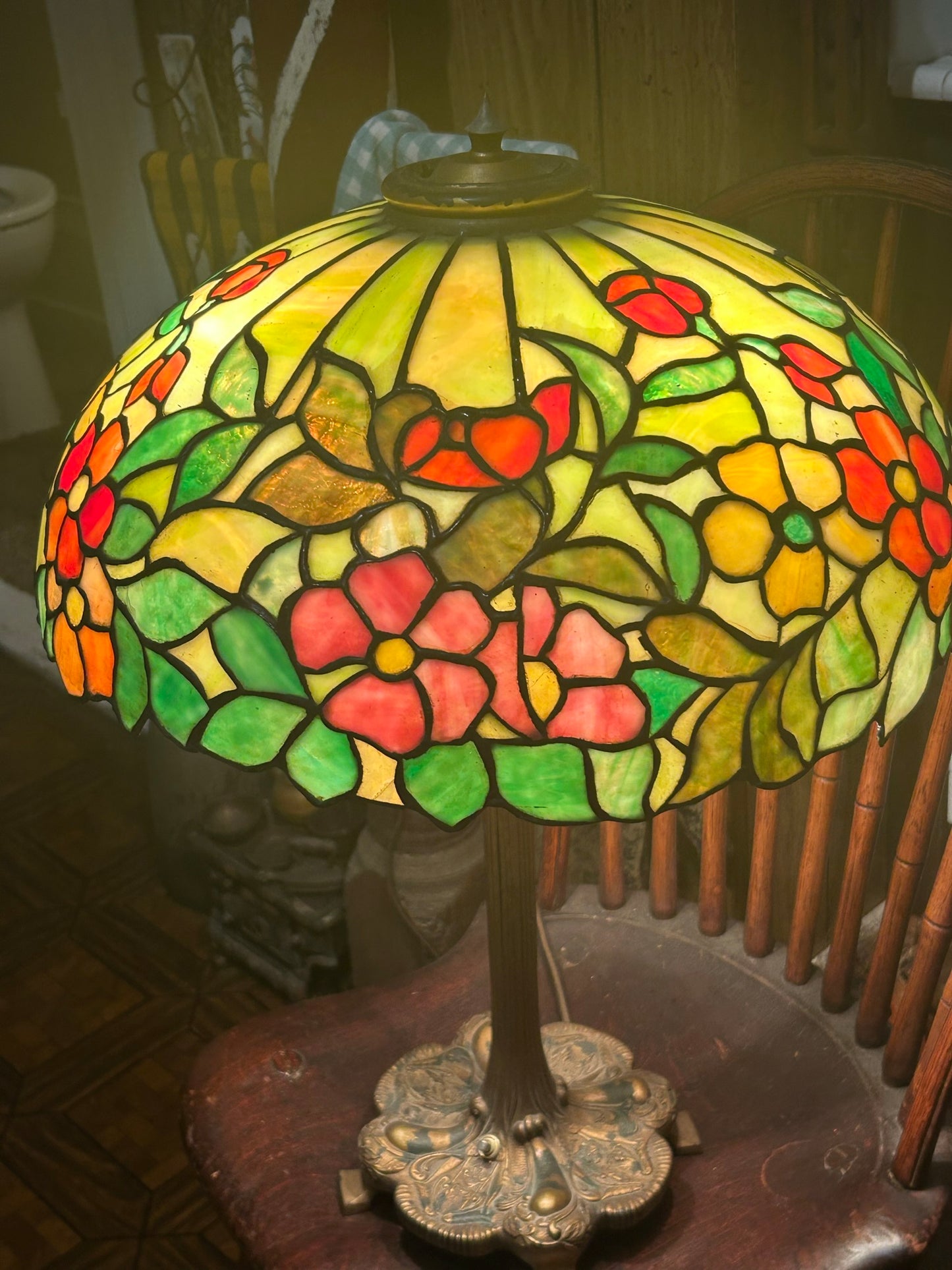 ANTIQUE LEADED GLASS FLORAL TABLE LAMP