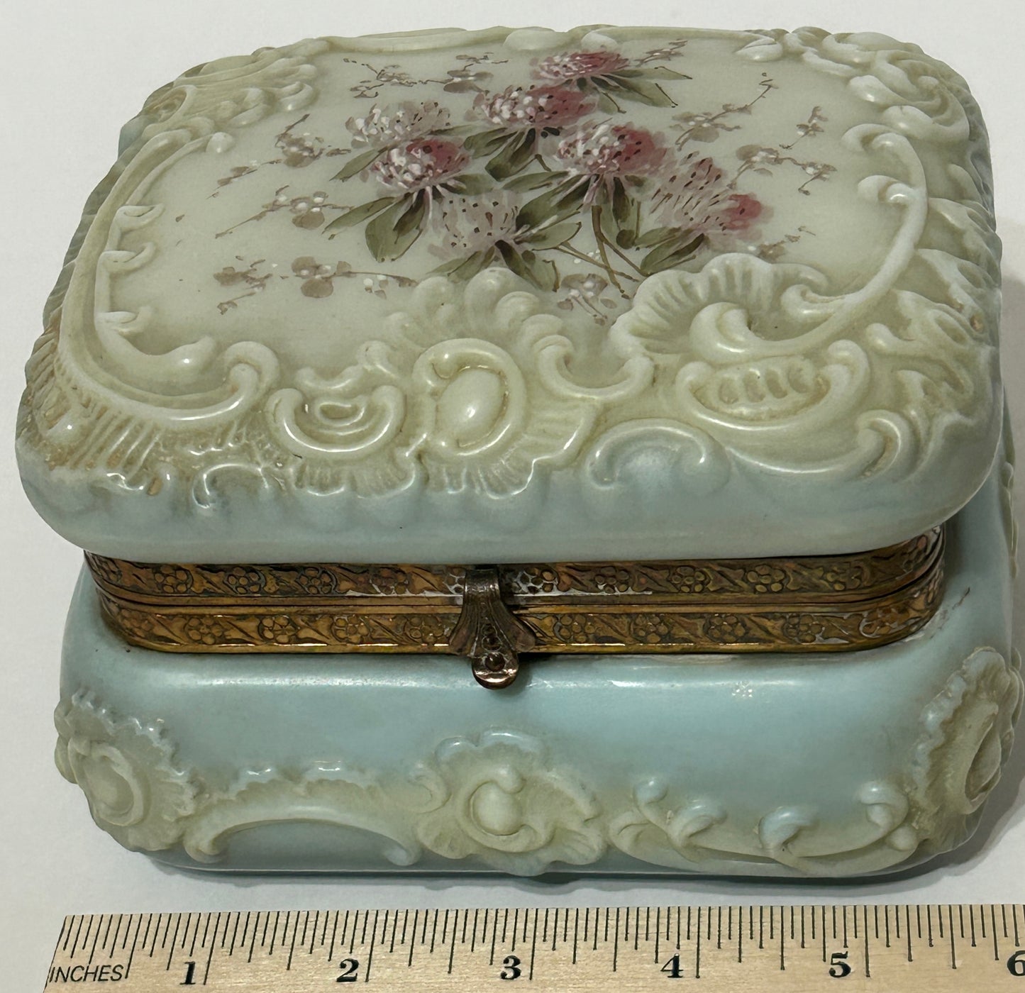 WAVECREST GLASS LARGE ANTIQUE DRESSER BOX