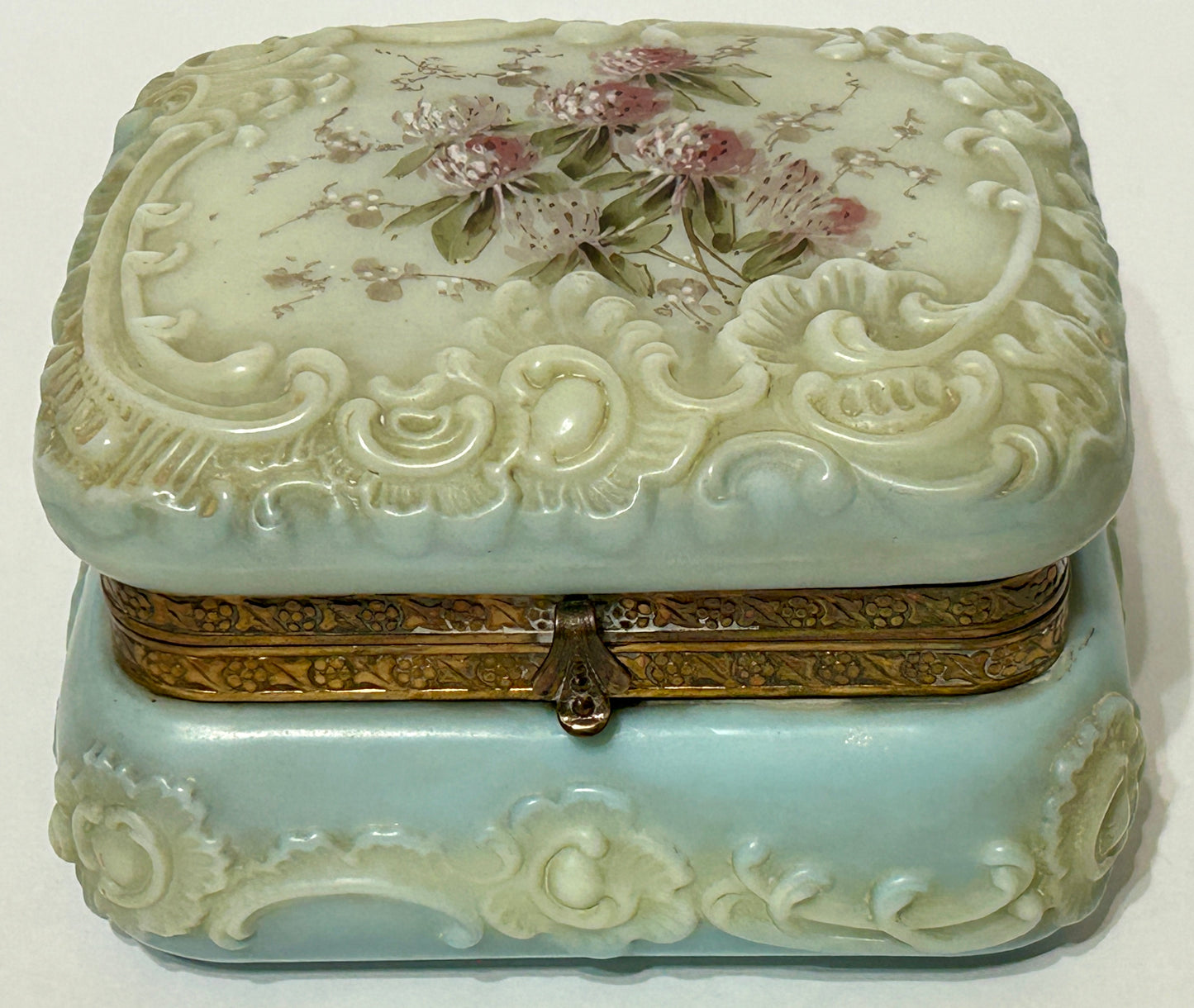 WAVECREST GLASS LARGE ANTIQUE DRESSER BOX