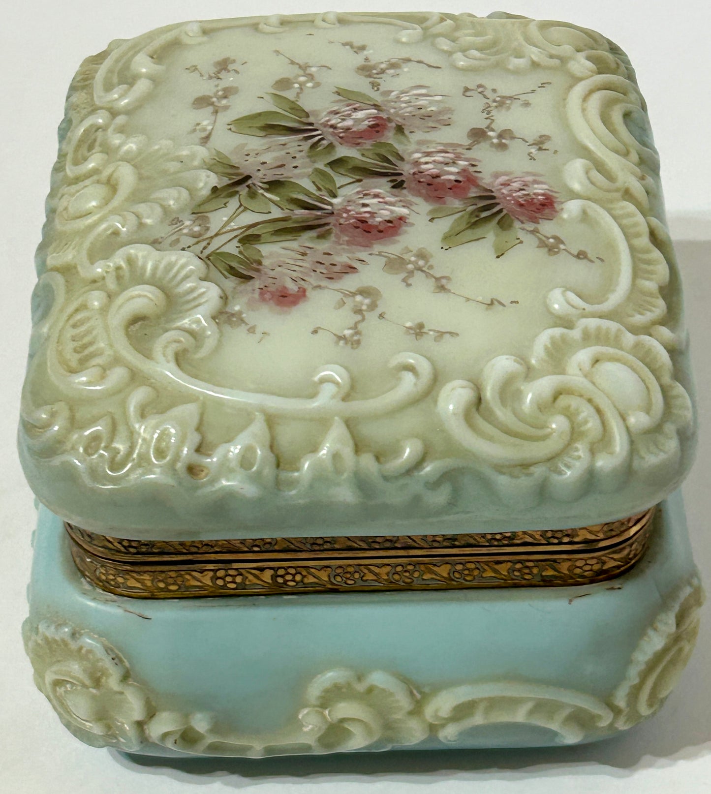 WAVECREST GLASS LARGE ANTIQUE DRESSER BOX