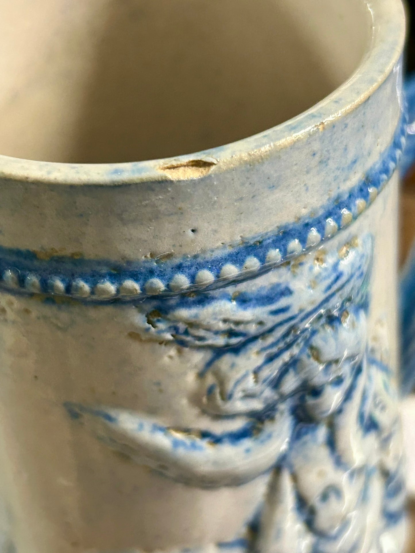 ROBINSON CLAY "WINDY CITY" BLUE AND WHITE MUG