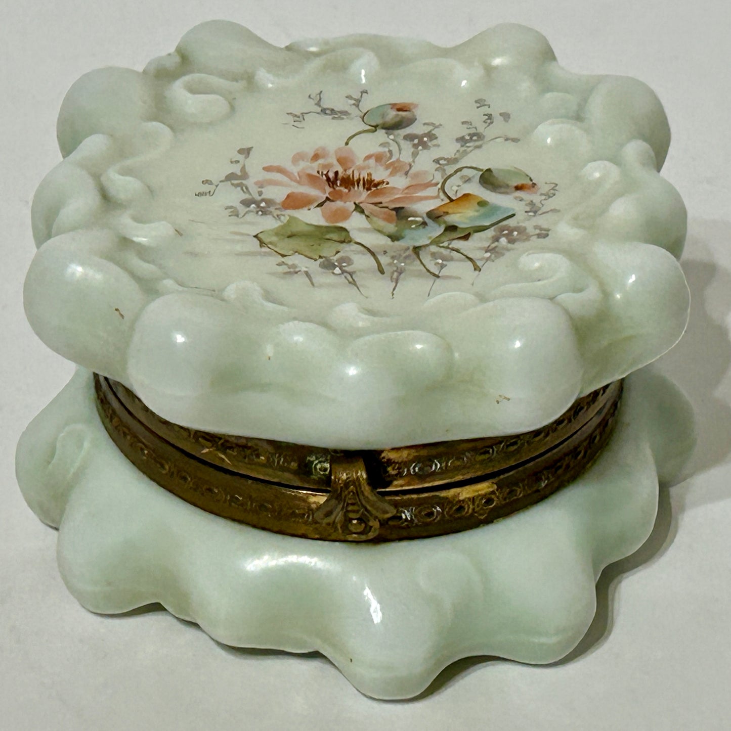 WAVECREST DRESSER BOX