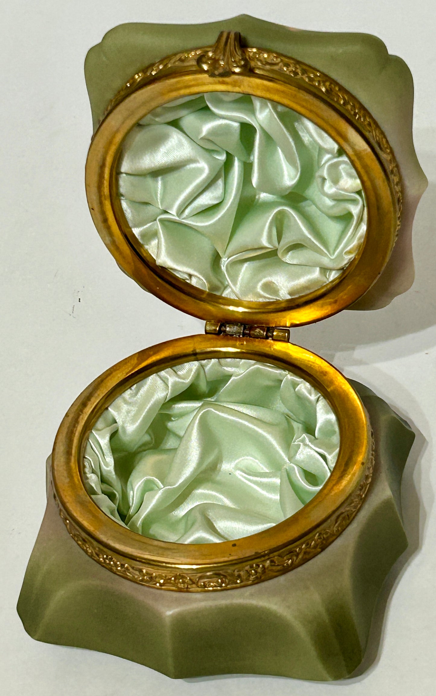 NAKARA GLASS DRESSER BOX