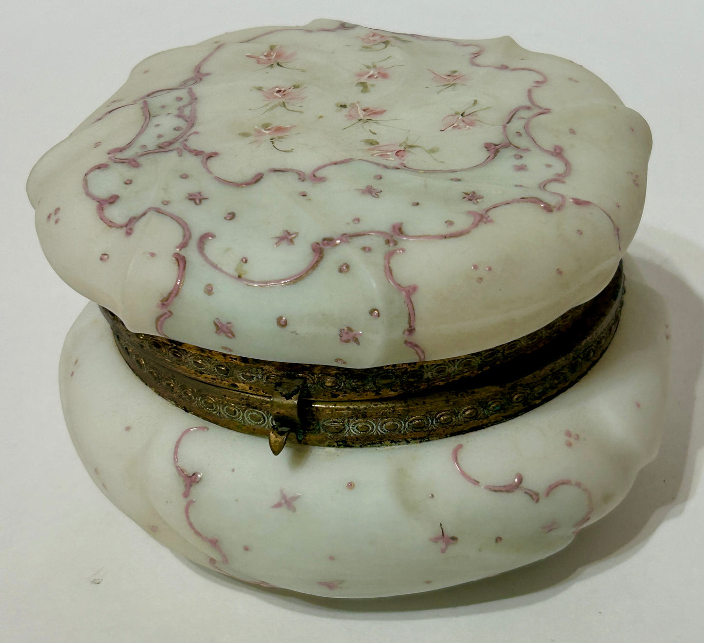 WAVECREST GLASS ANTIQUE DRESSER BOX