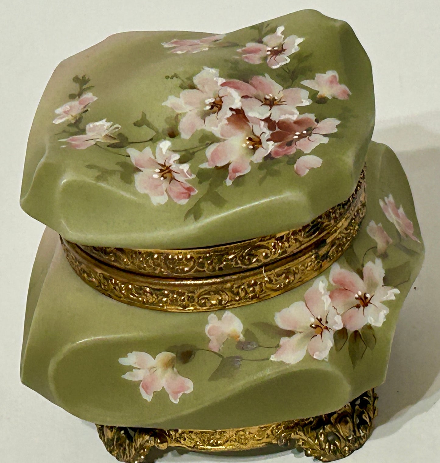 NAKARA BISHOPS HAT SHAPE DRESSER BOX