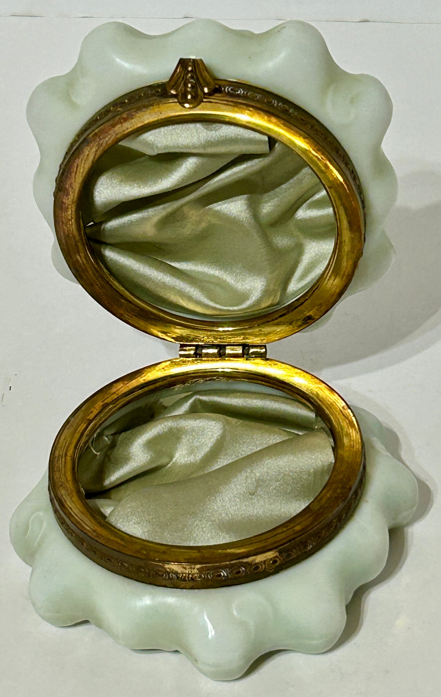 WAVECREST DRESSER BOX