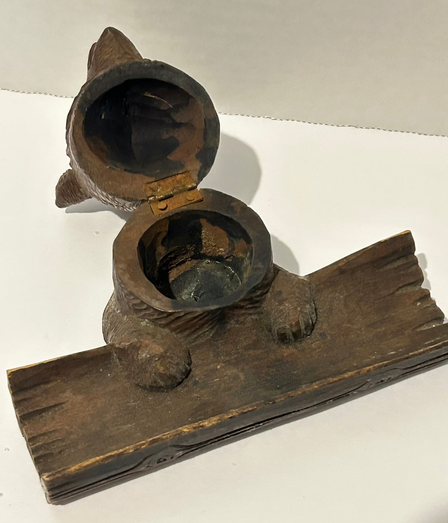 BLACK FOREST CARVED BEAR ANTIQUE INKWELL WITH PEN TRAY