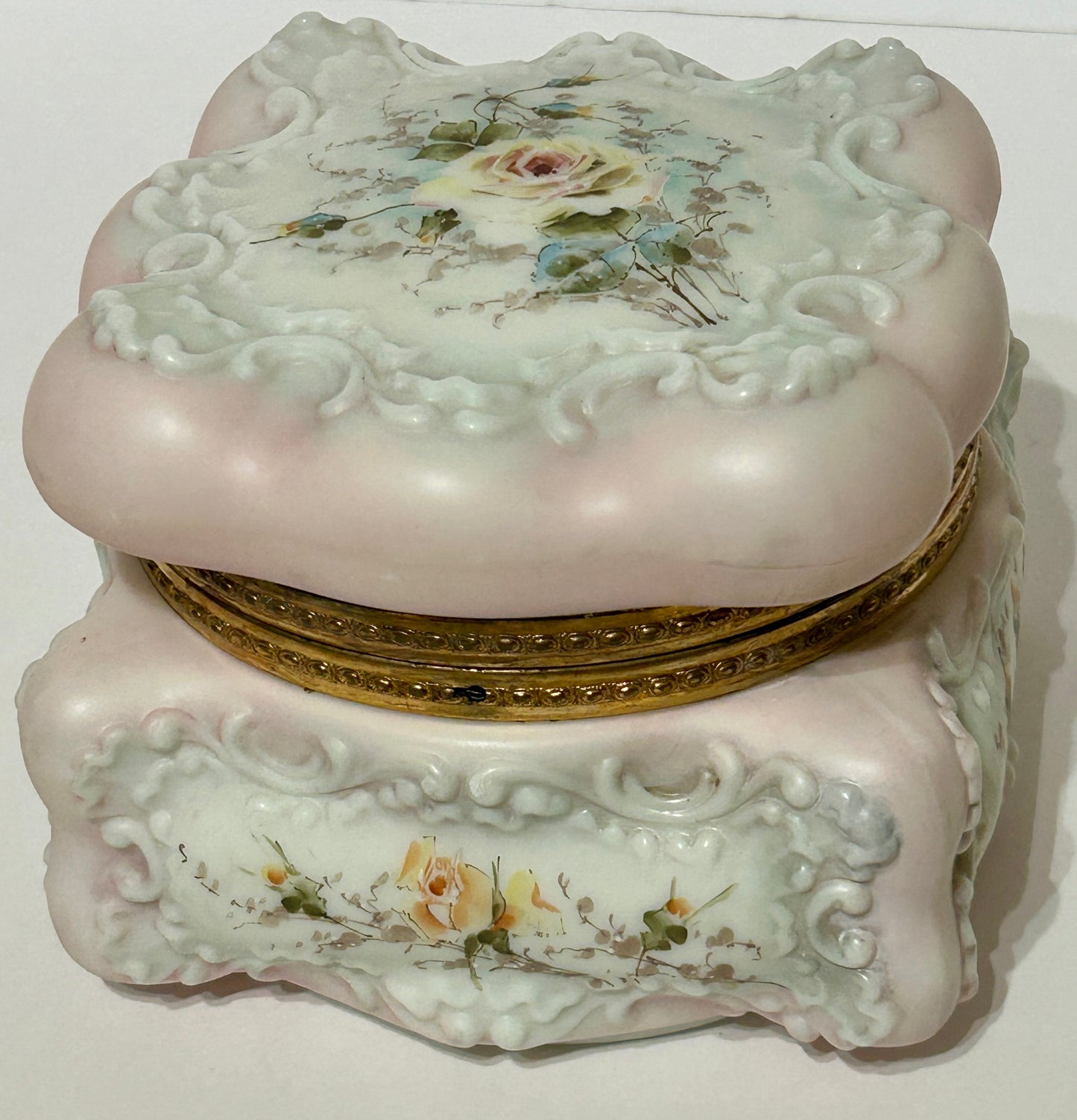 WAVECREST GLASS ANTIQUE LARGE DRESSER BOX